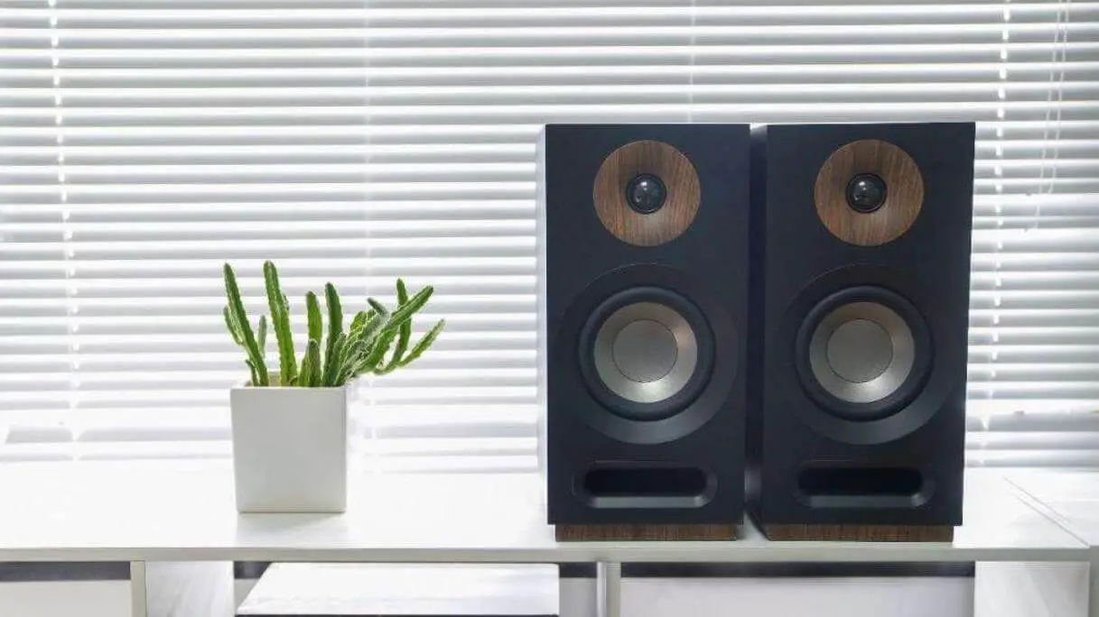 Jamo S803 bookshelf speakers