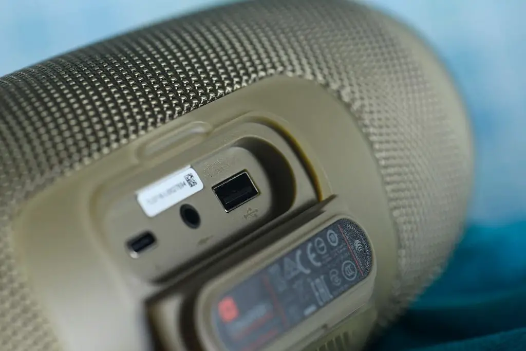 JBL Charge 4 bluetooth speaker review