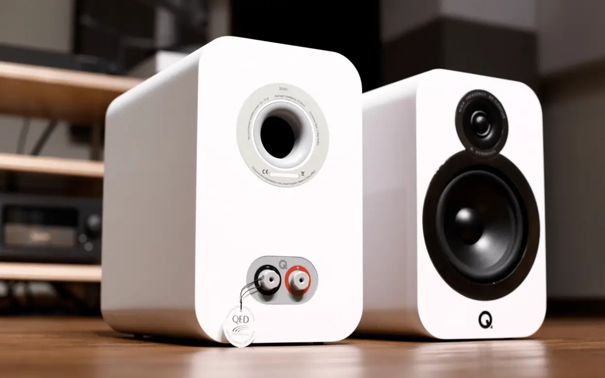 Q Acoustics 3030i desktop speaker image cabinet