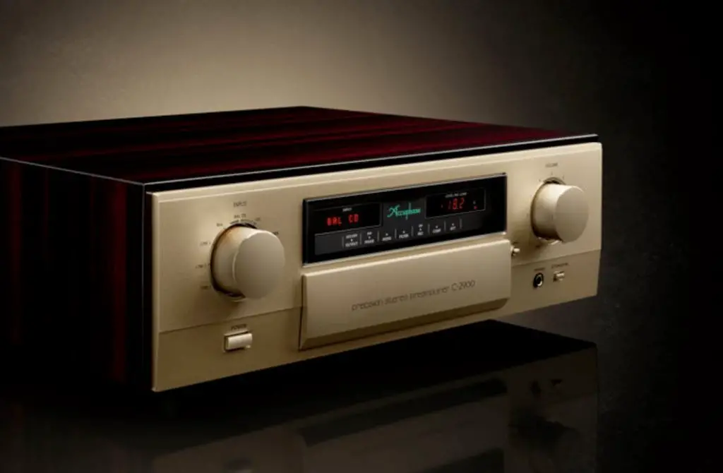 Accuphase C-2900 Stereo Preamplifier Review image 6