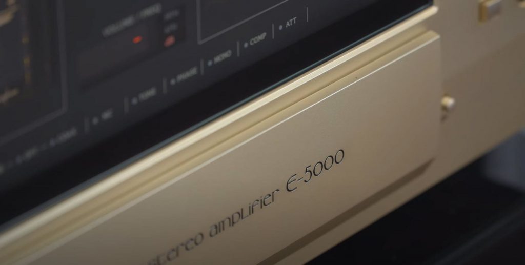 Accuphase E-5000 Stereo Integrated Amplifier detail